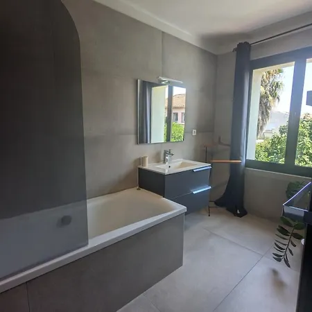 Maison Avec Piscine, House With A Pool *