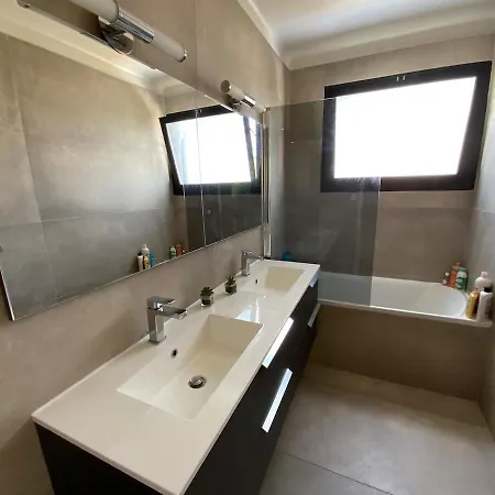 בית נופש Maison Avec Piscine, House With A Pool אגדה