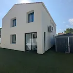 Prázdninový dům Maison Avec Piscine, House With A Pool