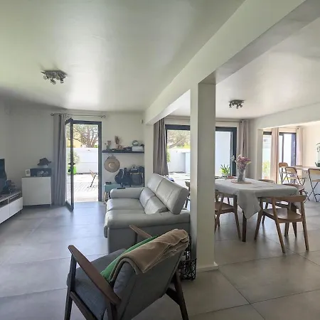 Maison Avec Piscine, House With A Pool *